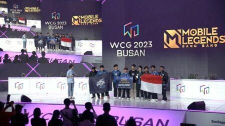 EVOS Icon receiving their awards after winning the WCG 2023 grand final